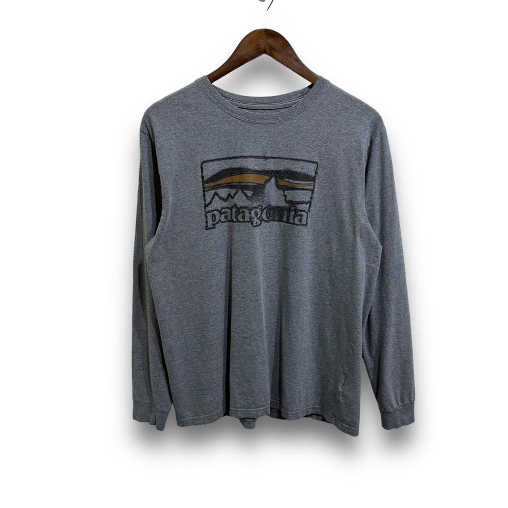 Patagonia Men's Regular Fit Graphic Logo Long Sleeve Shirt Gray Medium 21 x 27